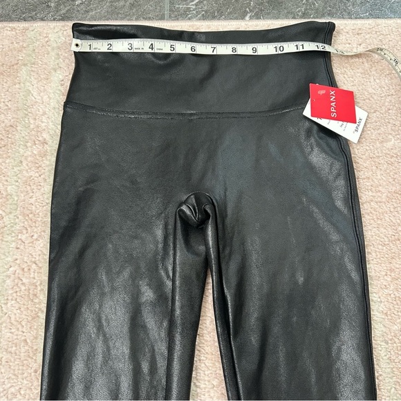 NWT SPANX Sleek Black Faux Leather Look Leggings Size Medium - Picture 7 of 9